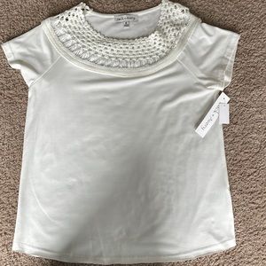 Women’s white T-shirt crochet neckline